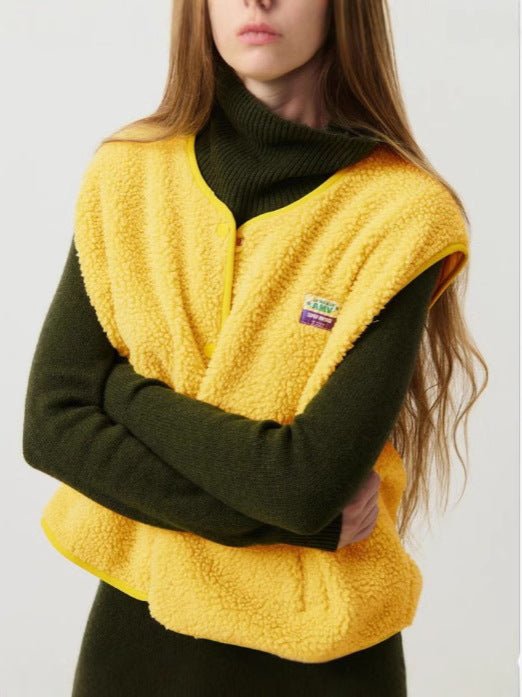 Women's button-front lambswool vest – Soft, comfortable and versatile 7