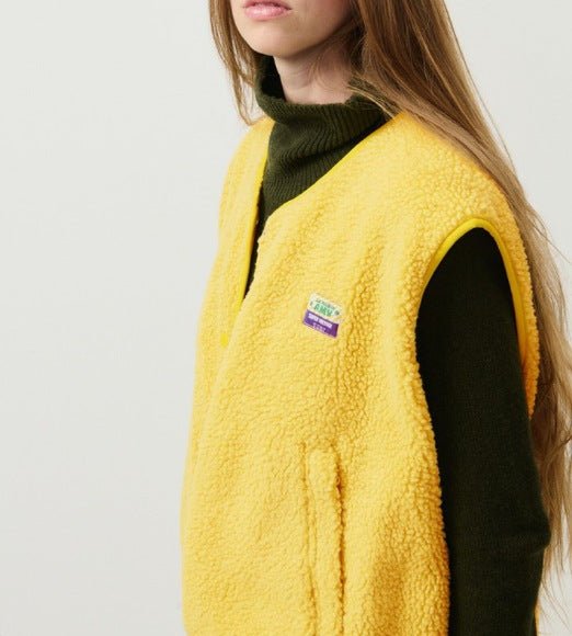 Women's button-front lambswool vest – Soft, comfortable and versatile 8