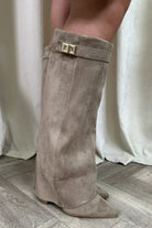 Women's high heeled boots – Elegant design with gold detail 1